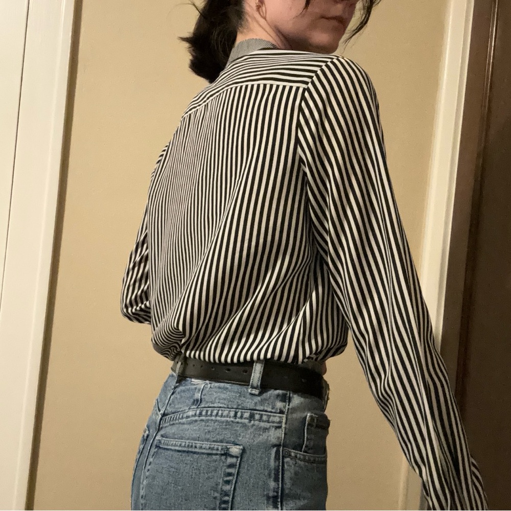 Banana Republic Small Black and White Pin Striped Button Up Long Sleeve Shirt